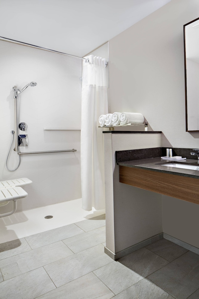Fairfield Inn & Suites By Marriott Fayetteville 8/18