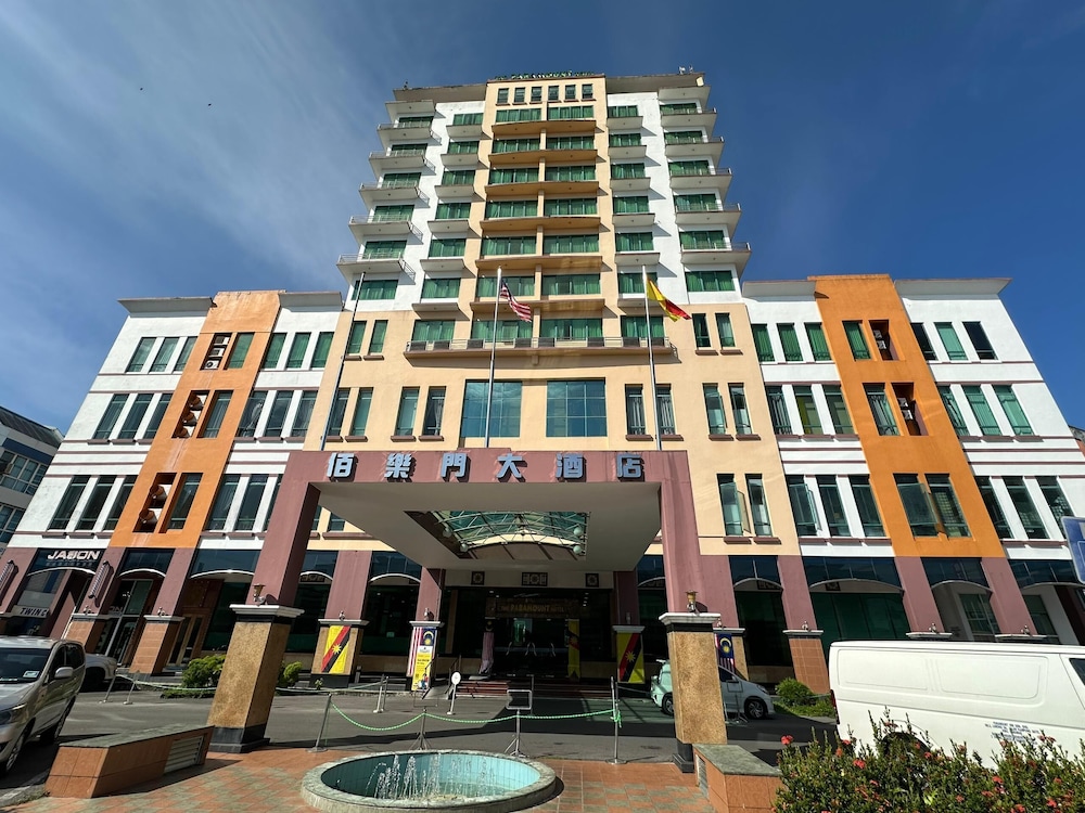 The Paramount Hotel 3/58