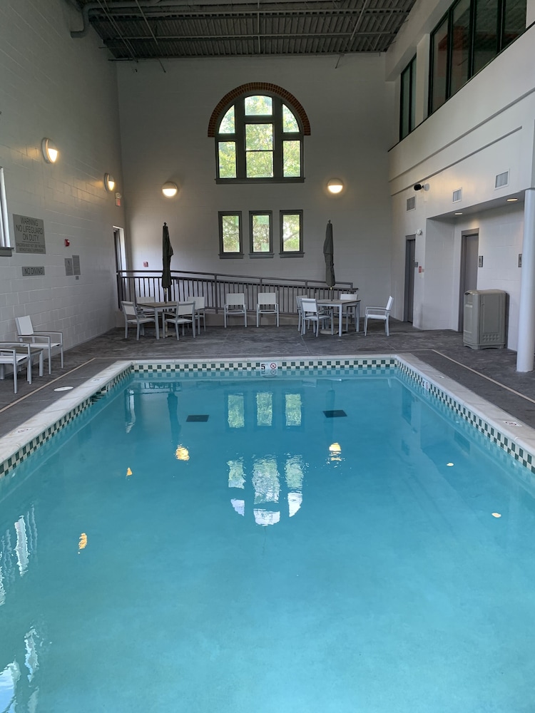Country Inn & Suites by Radisson, St. Charles Historic District 15/31