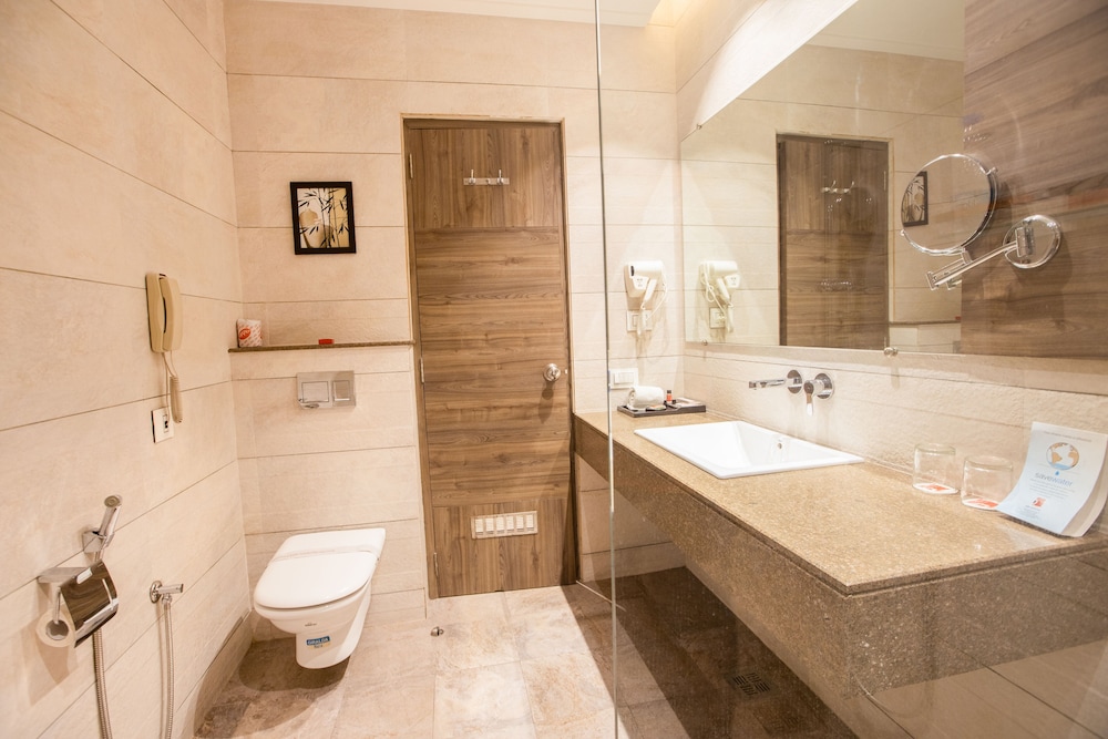 Ab Clarks Inn Jalandhar 15/17