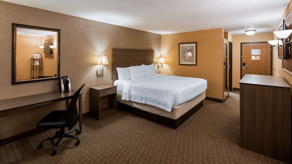 Best Western Plus North Canton Inn & Suites 35/62
