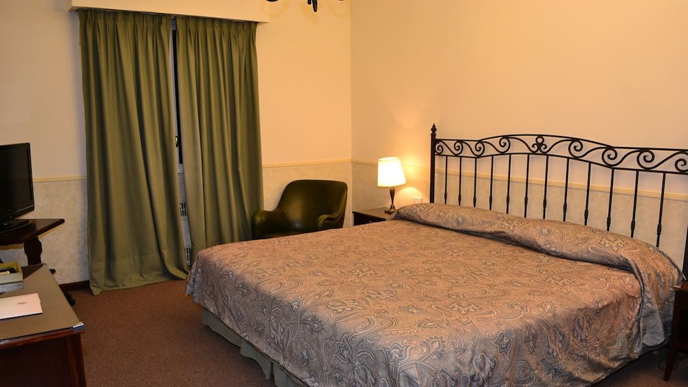 Salta Hotel 11/50