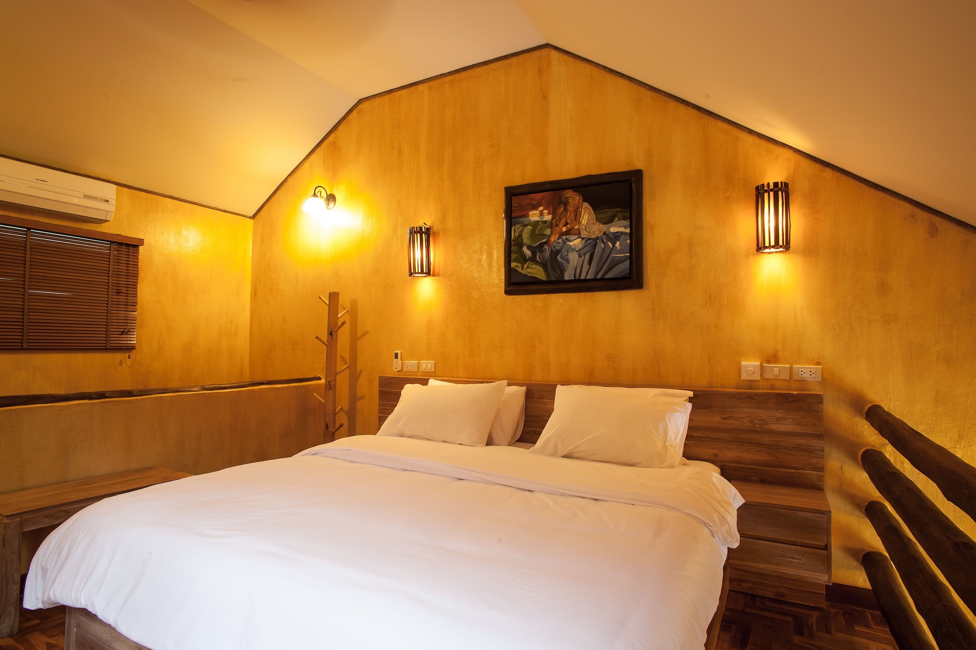 DELUXE, KING BED, GARDEN AREA