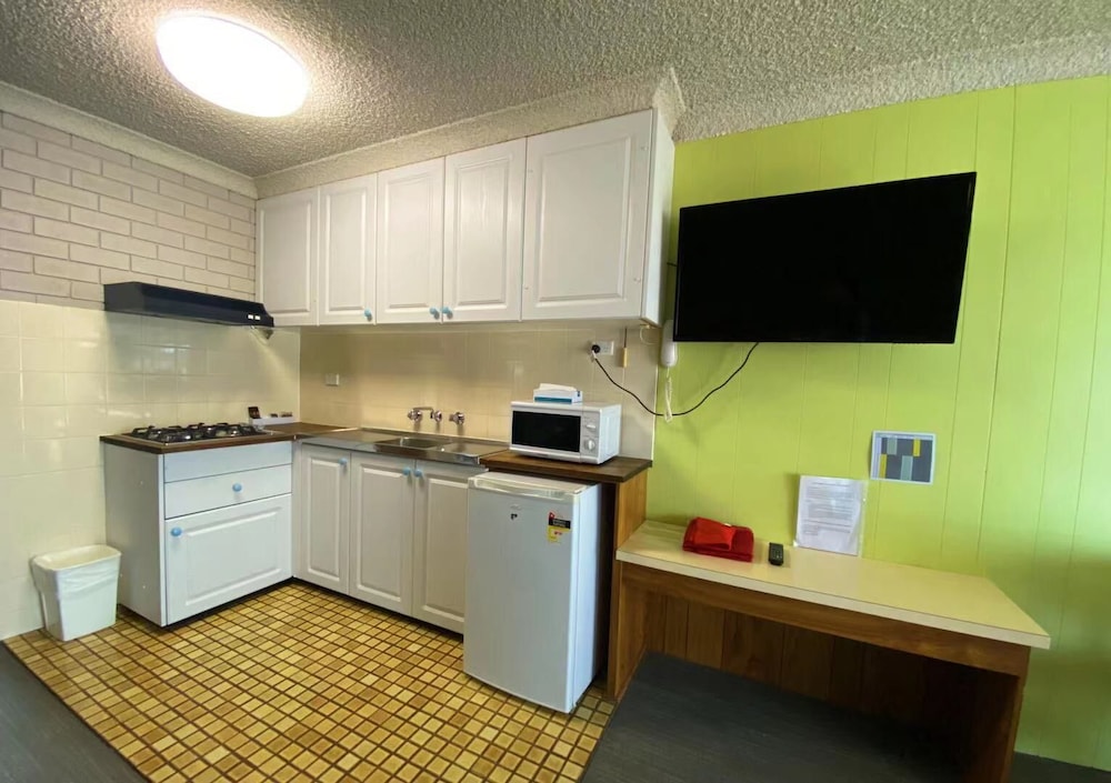 TUMUT VALLEY MOTEL 4/32
