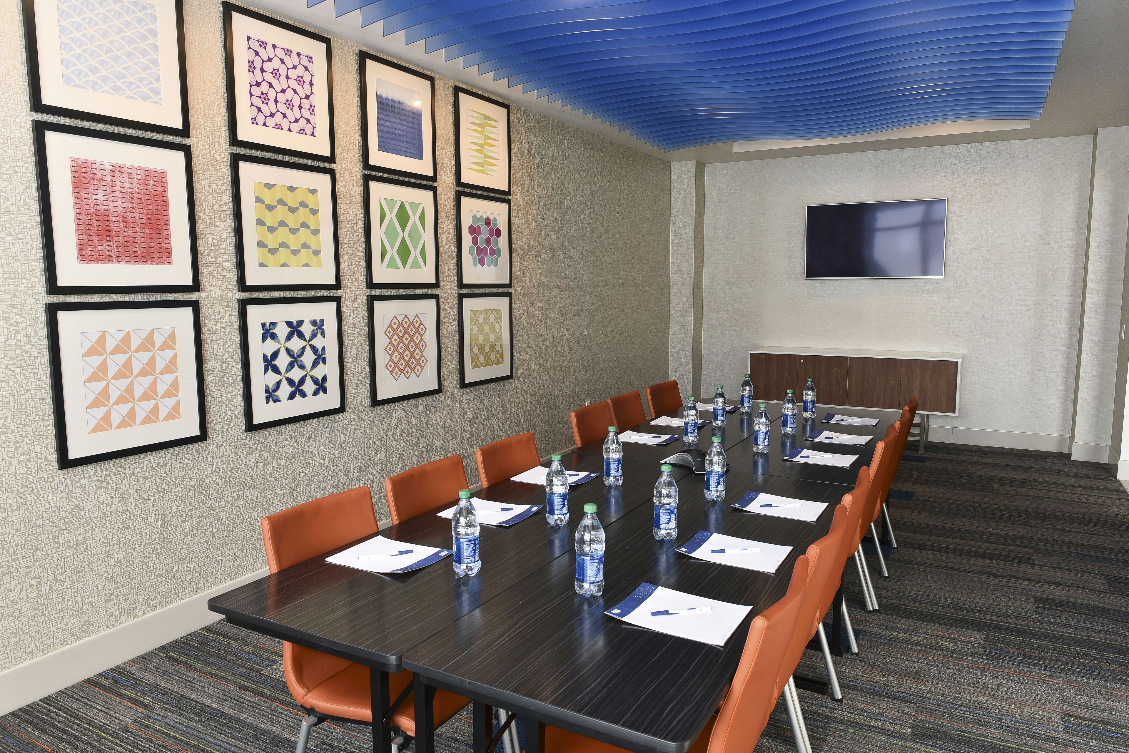 Holiday Inn Express Suites Madisonville 26/30
