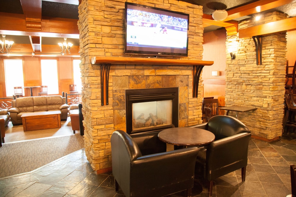 Twin Pine Inn & Suites 38/45