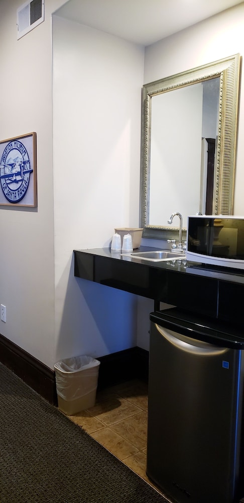 Santa Paula Inn 24/56