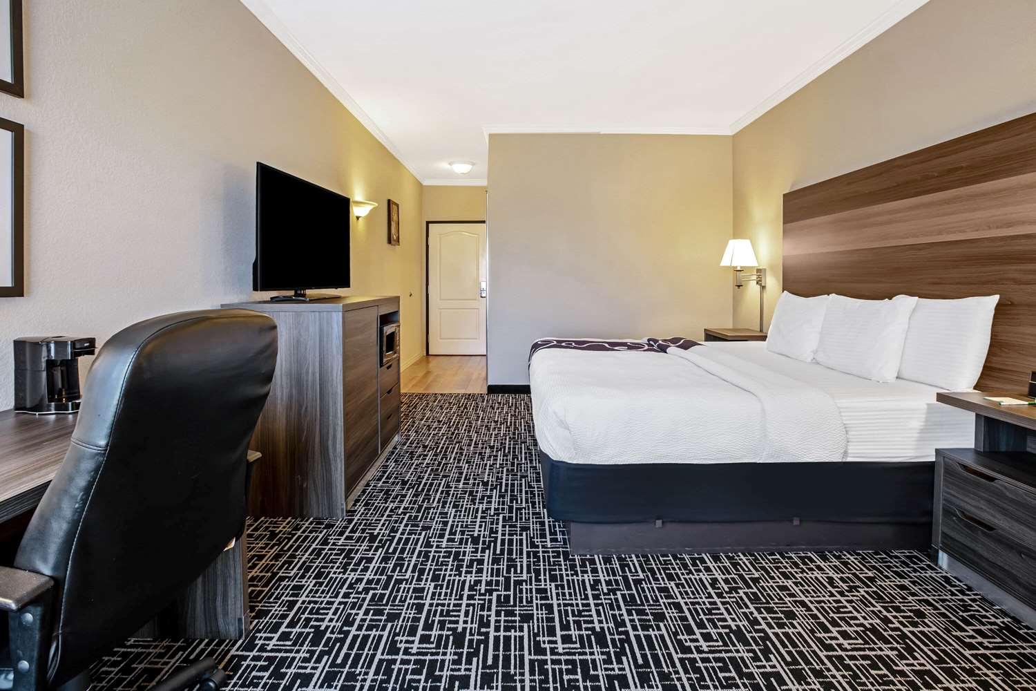 La Quinta Inn & Suites by Wyndham Garland Harbor Point 6/54