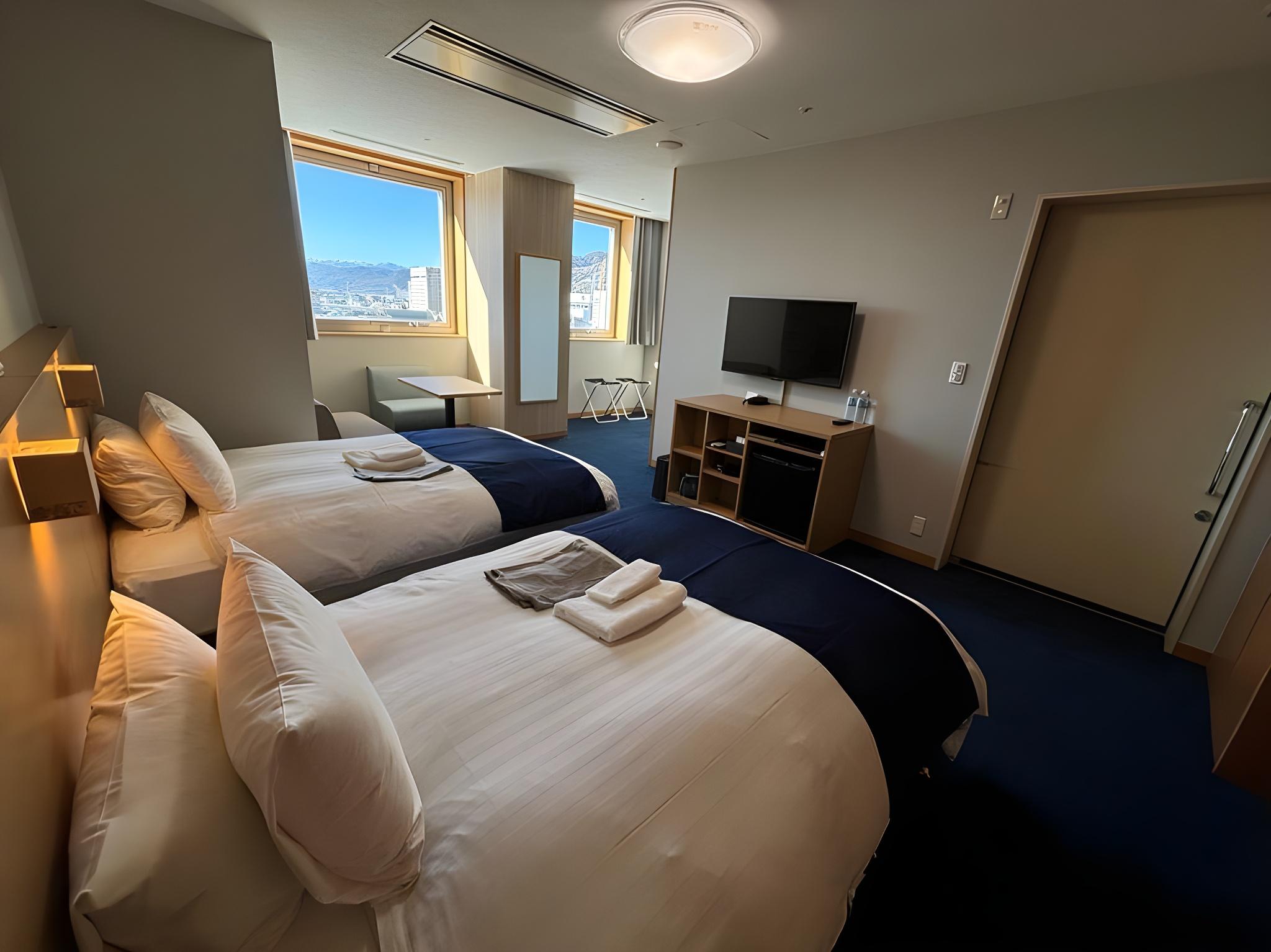 Universal, Twin Beds