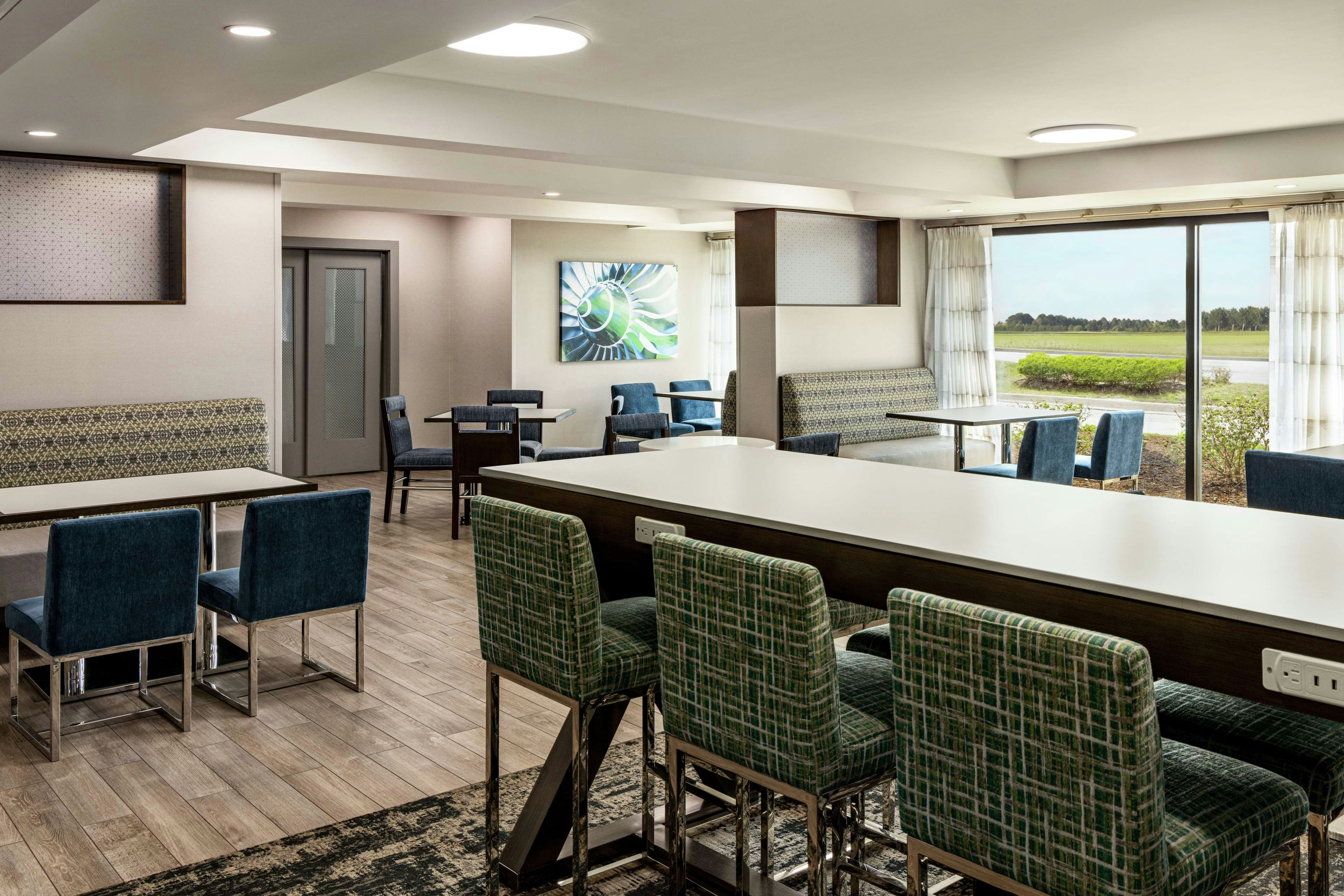 Hampton Inn Chicago-O'Hare International Airport 68/79