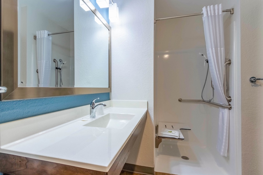 Woodspring Suites Naples 52/53