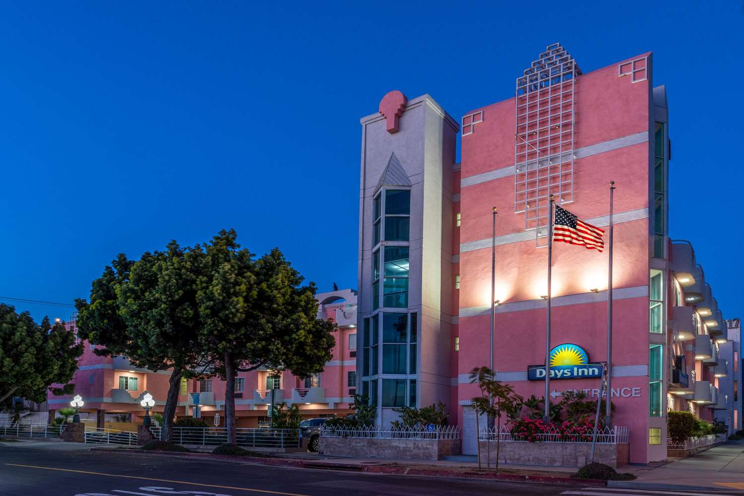 Days Inn by Wyndham Santa Monica 3/45