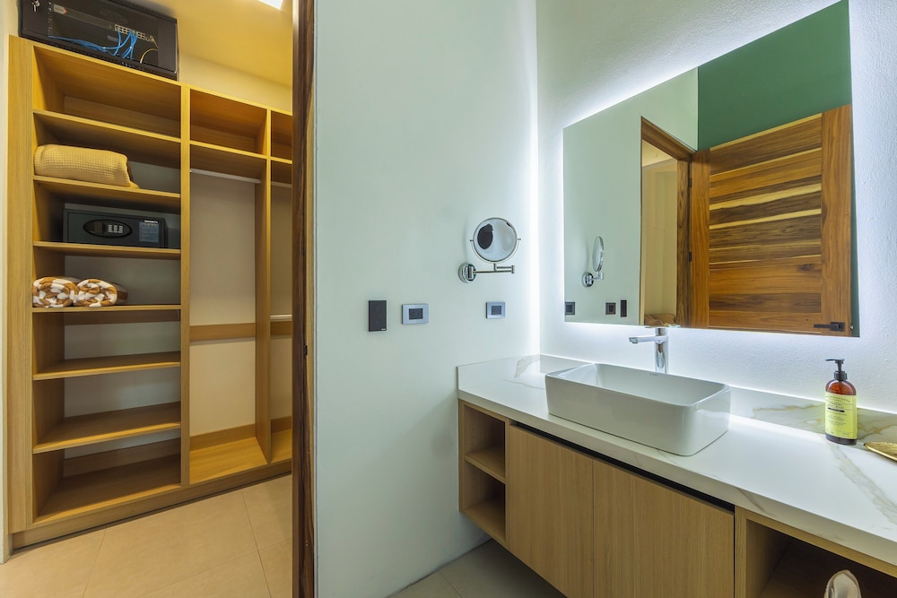 ARENAL KIORO SUITES AND SPA 70/71