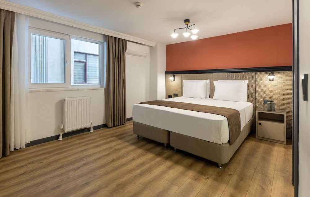 3 BEDROOMS, DELUXE, APARTMENT