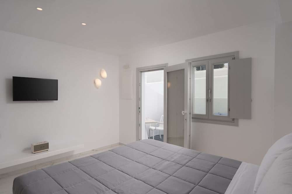 White Concept Caves - Adults Only 12/34