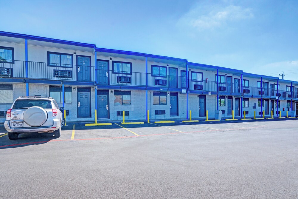 Super 7 Inn By OYO San Antonio N.W. Medical Center photo4