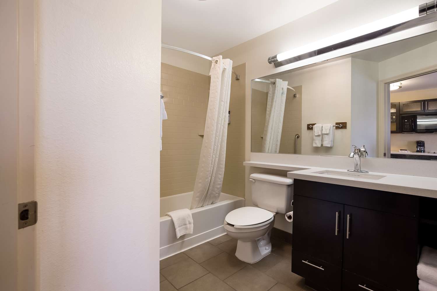 Sonesta Simply Suites St Louis Earth City 34/35