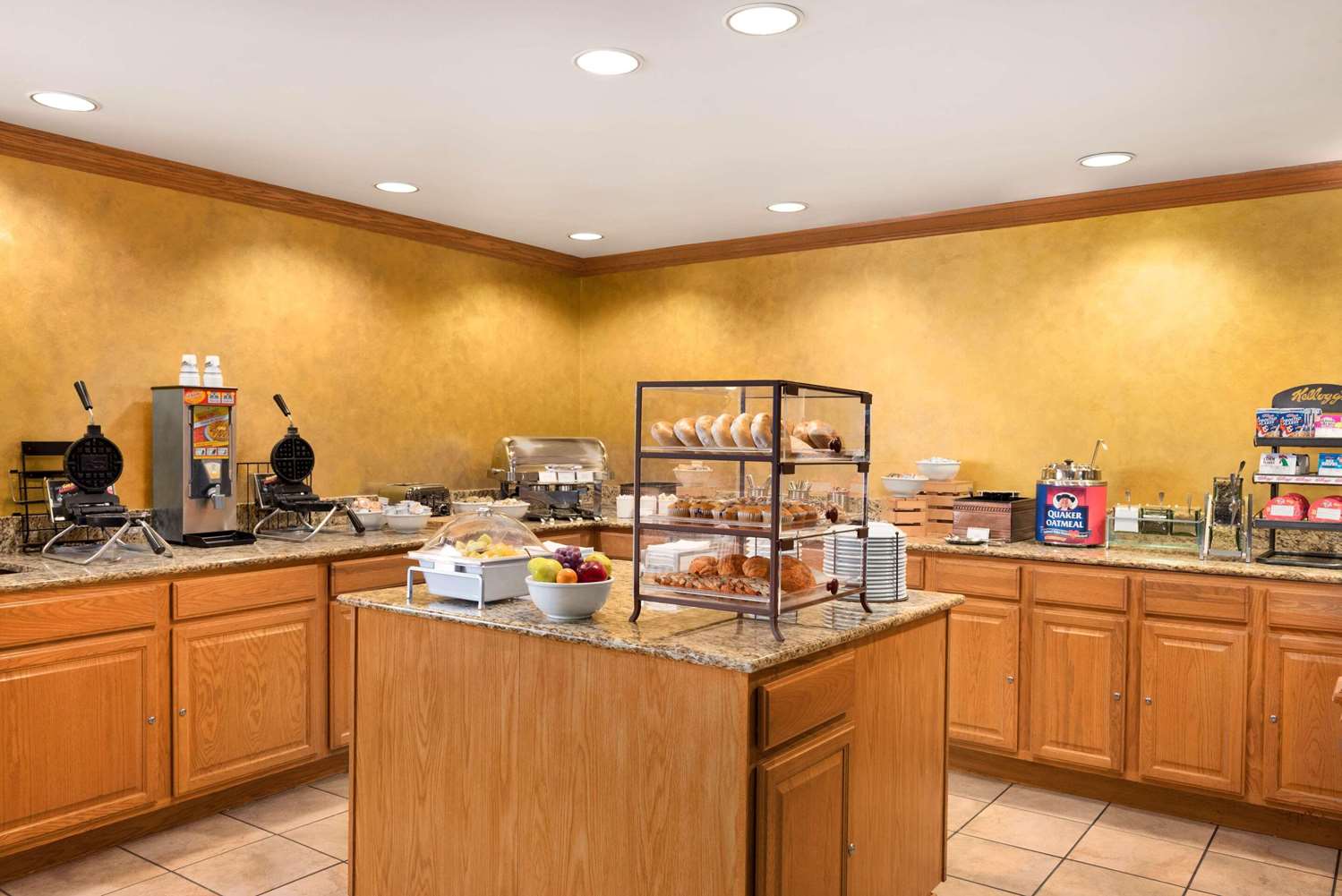 Country Inn & Suites by Radisson, Sycamore, IL 8/10