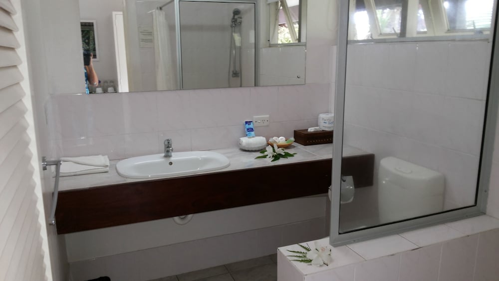 STANDARD, QUEEN BED, LAGOON VIEW