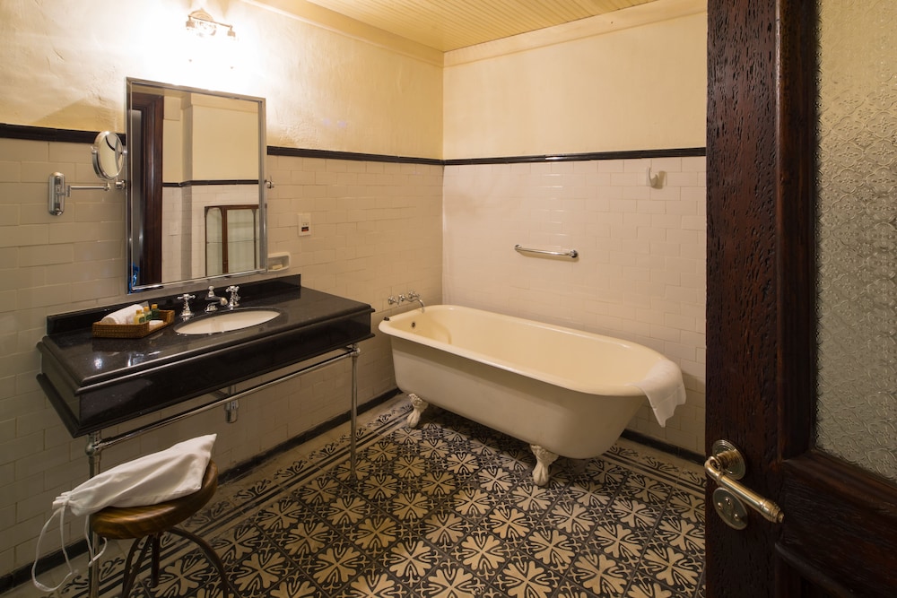 Factoria Hotel 11/66