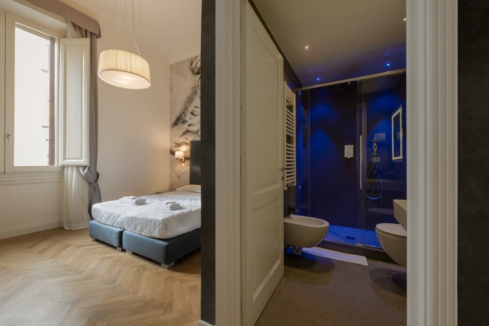 Daphne Guest Hause 18/41