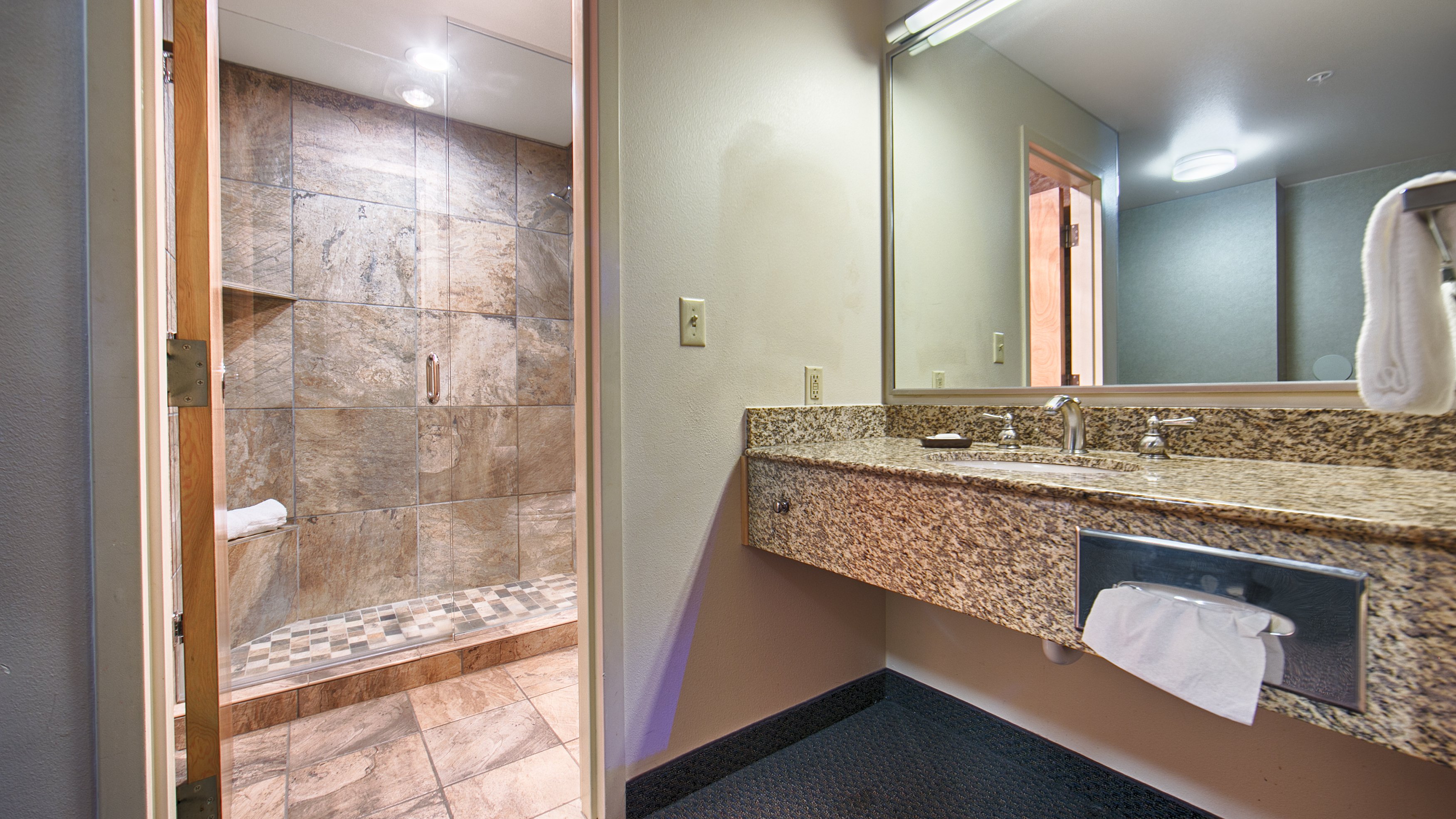 Best Western Plus Kootenai River Inn Casino & Spa 46/50