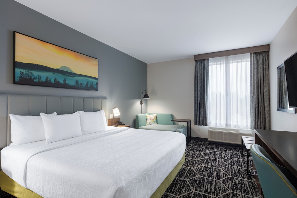 La Quinta Inn and Suites by Wyndham Centralia 7/50