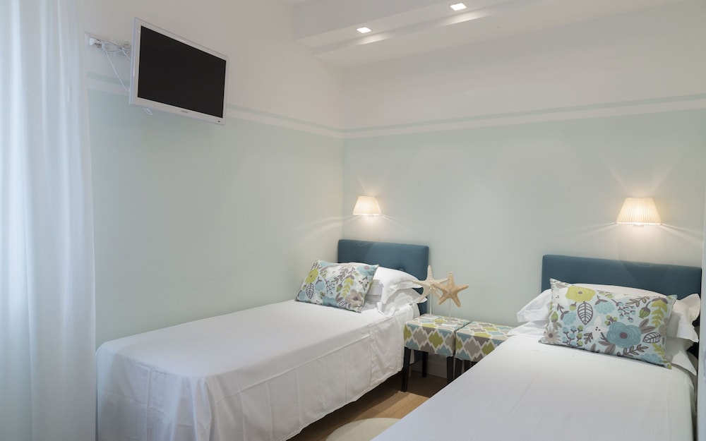 شقة فاخرة بسريرين كوين بغرفتي نوم مع أريكة، Residence Charming Apartments 4/10