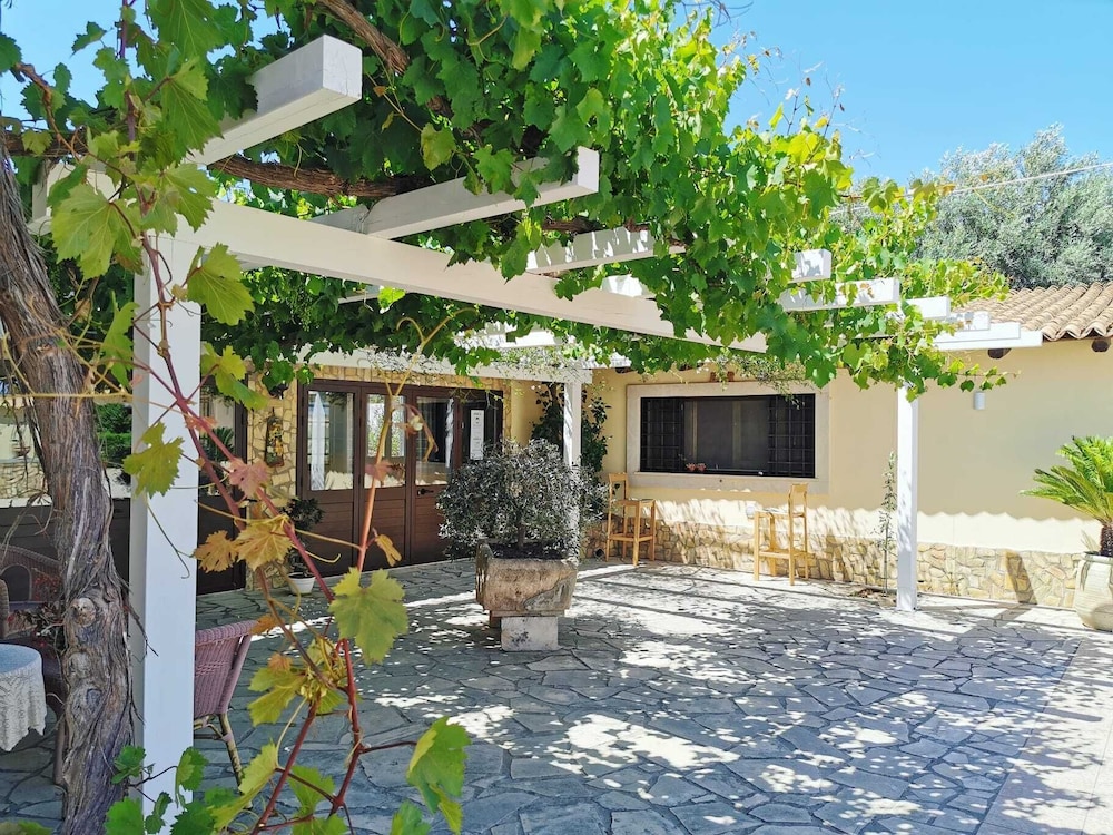 Villa Felicia 8/89