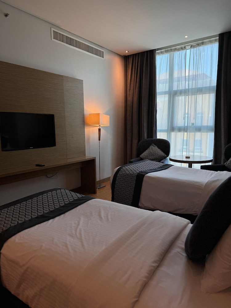 غرفة سوبيريور بسريرين منفصلين، Ramada Resort by Wyndham Manama Seef 3/10