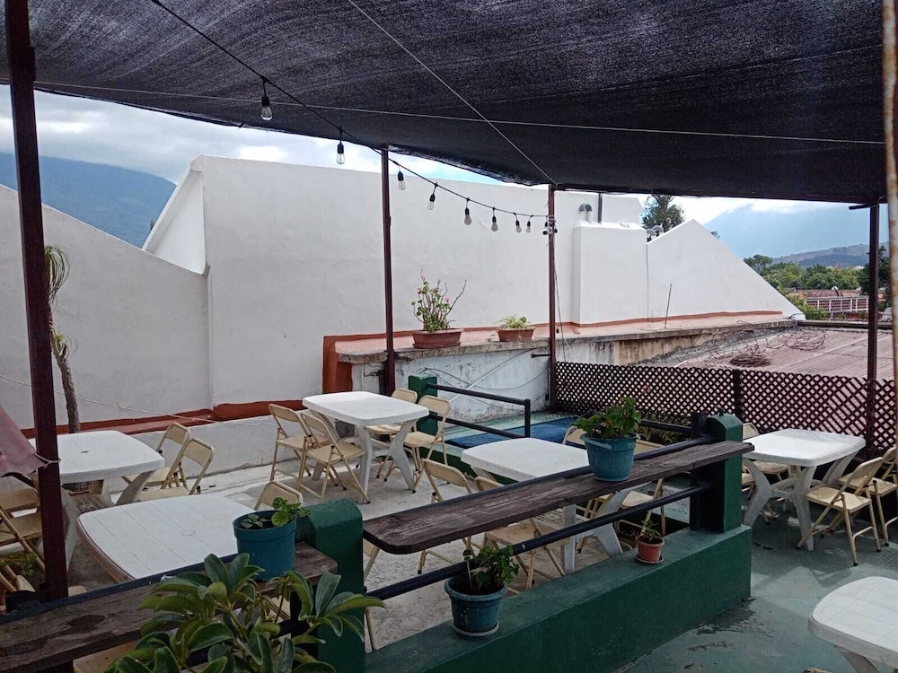 Feathers Hotel And Lounge - Hostel 51/60