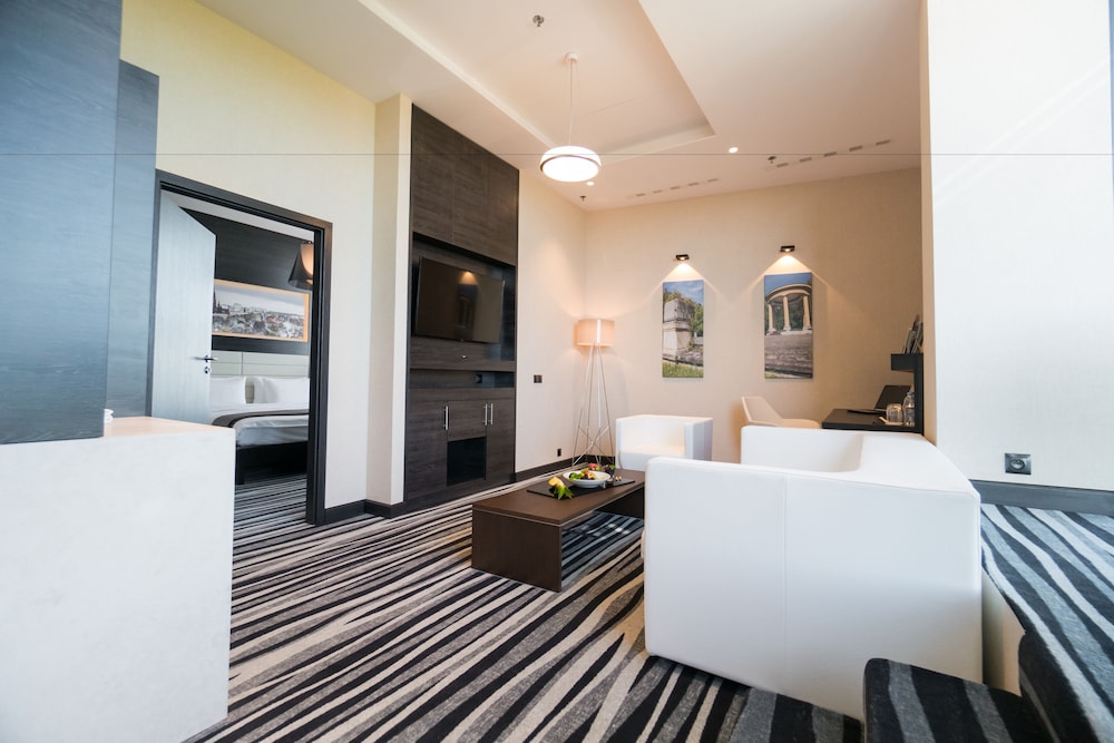HOLIDAY INN DABROWA GORNICZA 44/75
