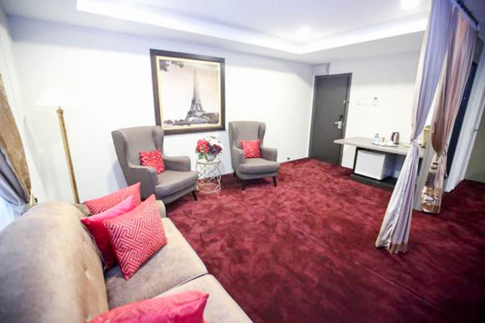 Al Khatiri Hotel 28/33