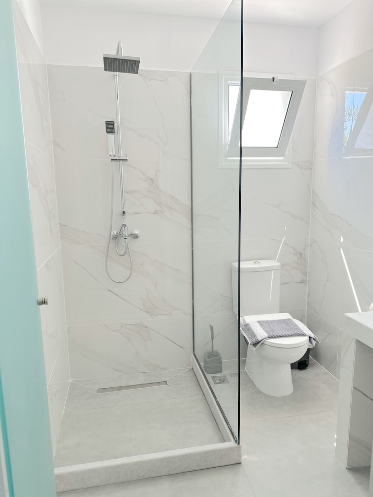 LUXURY, STUDIO, SUITE