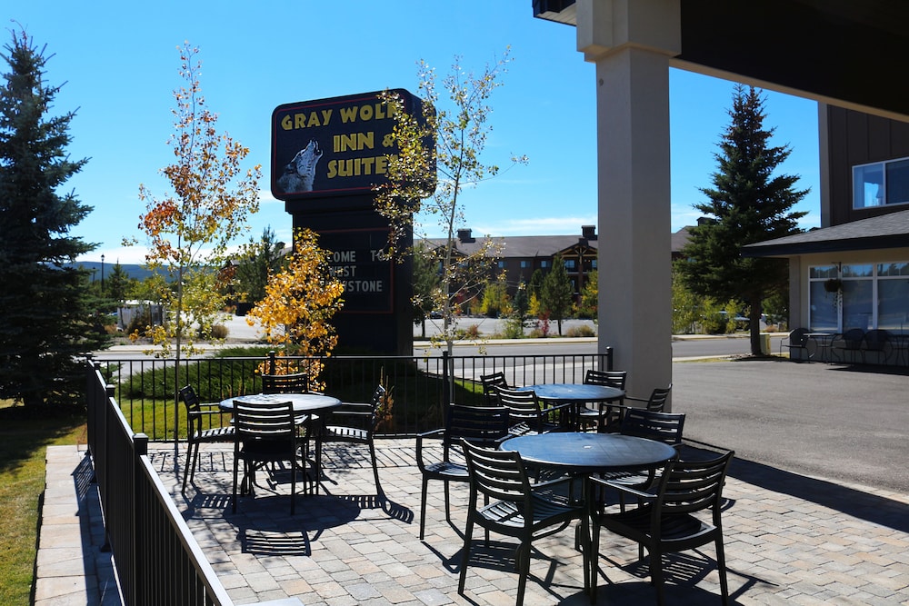 Gray Wolf Inn And Suites 52/67