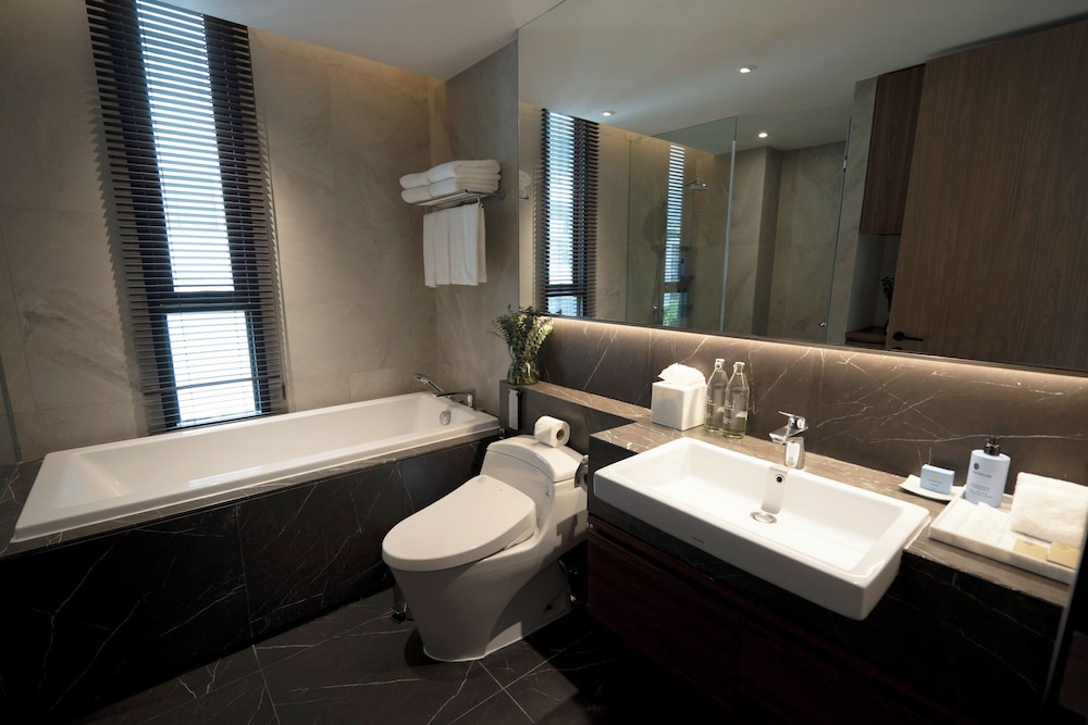 Walton Suites Sukhumvit 47/49