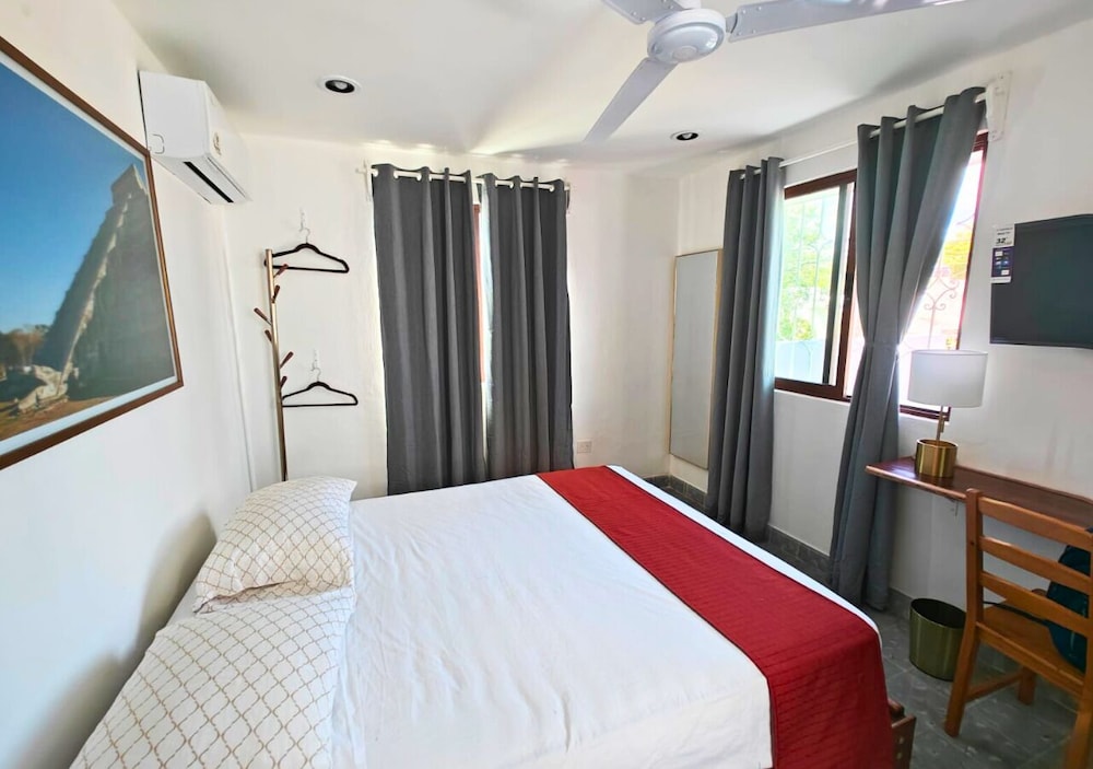 Design, King Bed, City View, Private Bathroom، Casa Ekinox 2/8