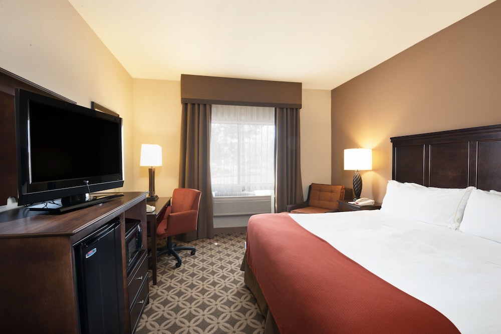 Holiday Inn Express Show Low 13/47