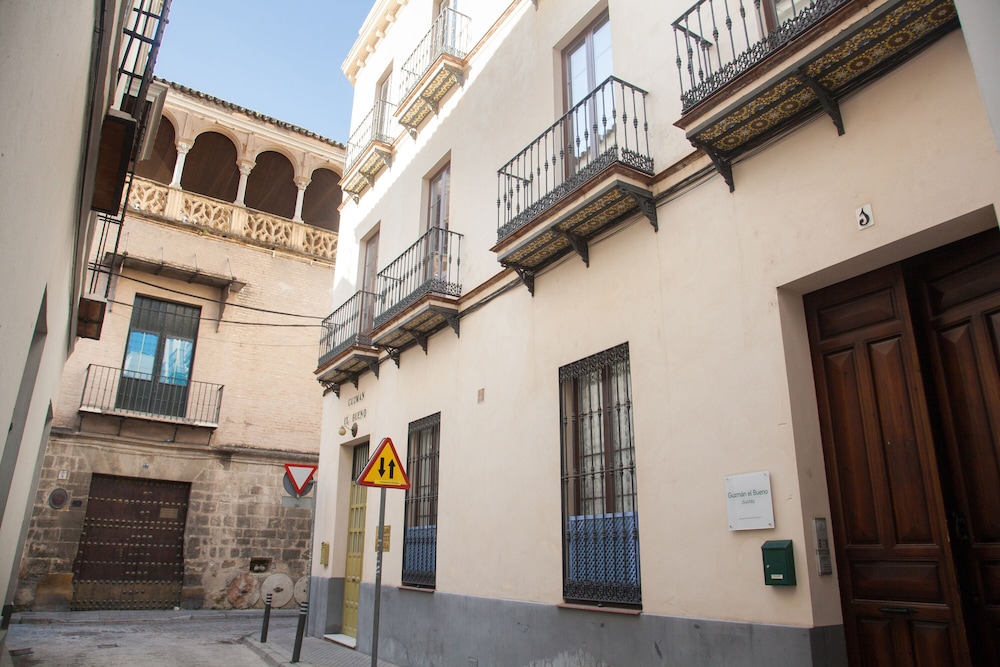 Q&Q Cathedral Suites Sevilla 8/50