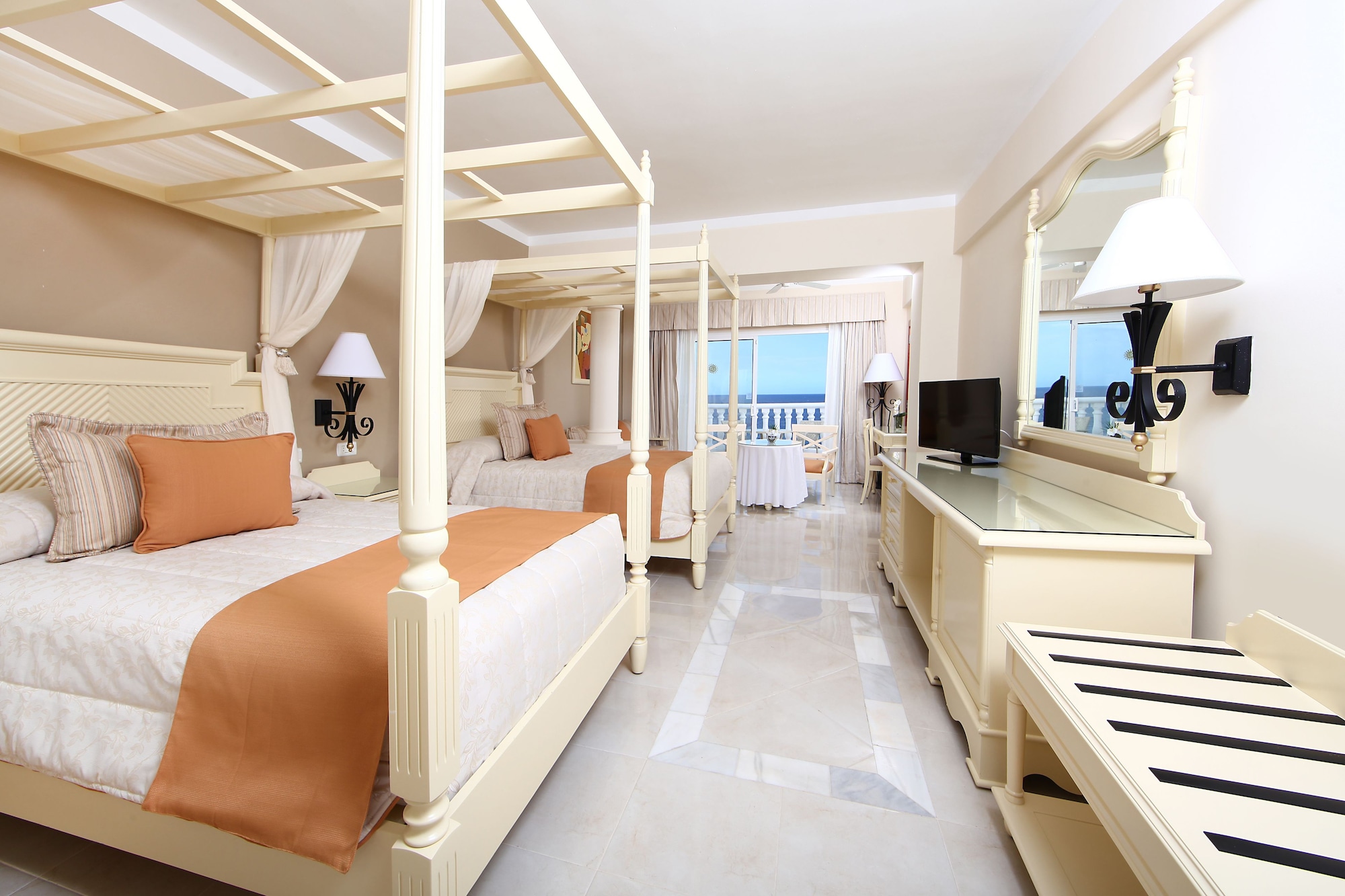 Junior, Deluxe, 2 King Beds, Ocean Front