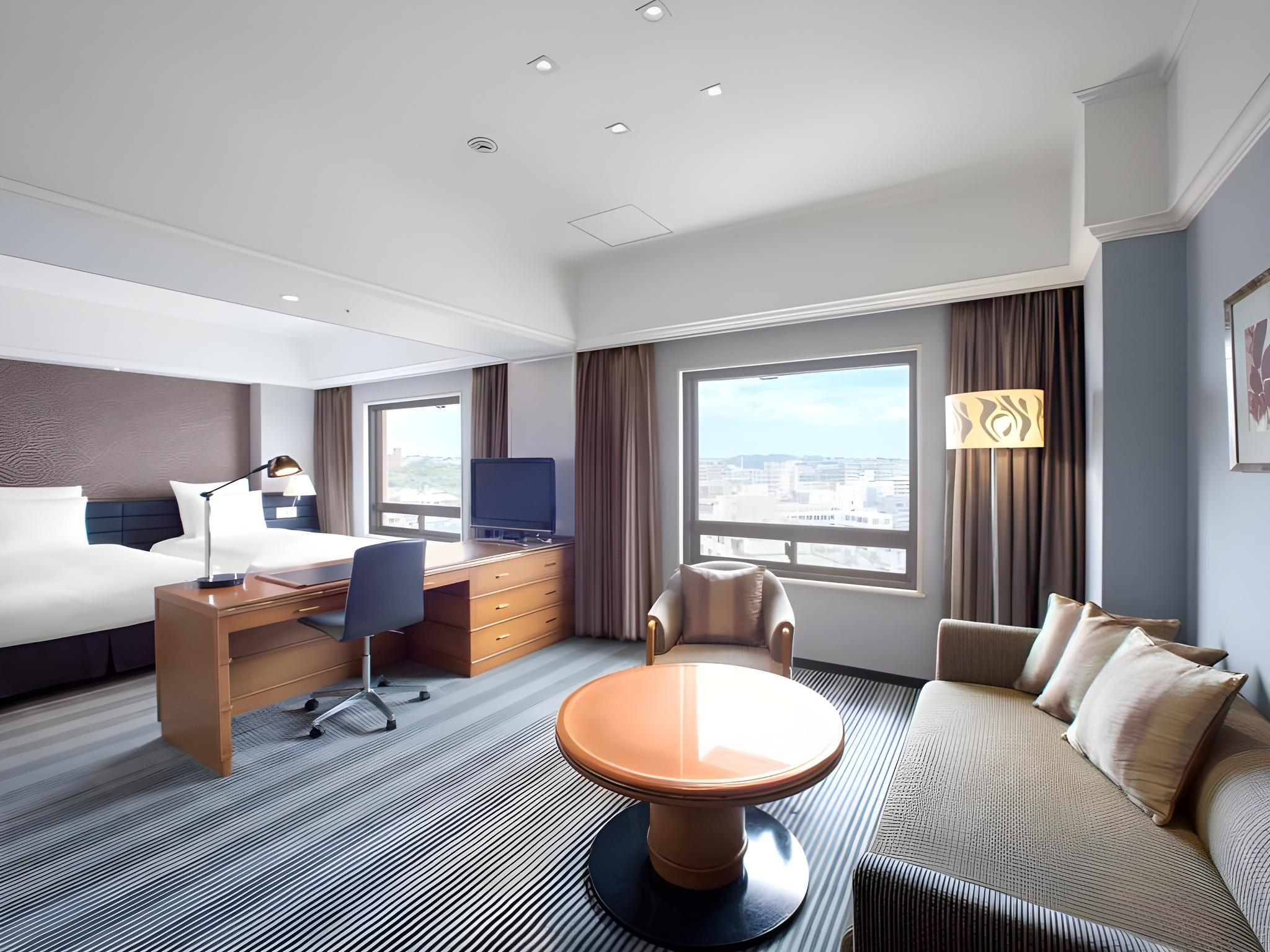 Crown, Suite, Single, Club Lounge Access