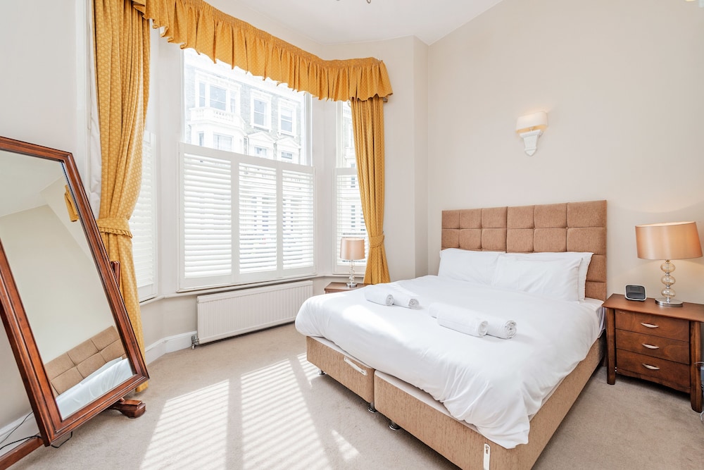 Castletown House 24/70
