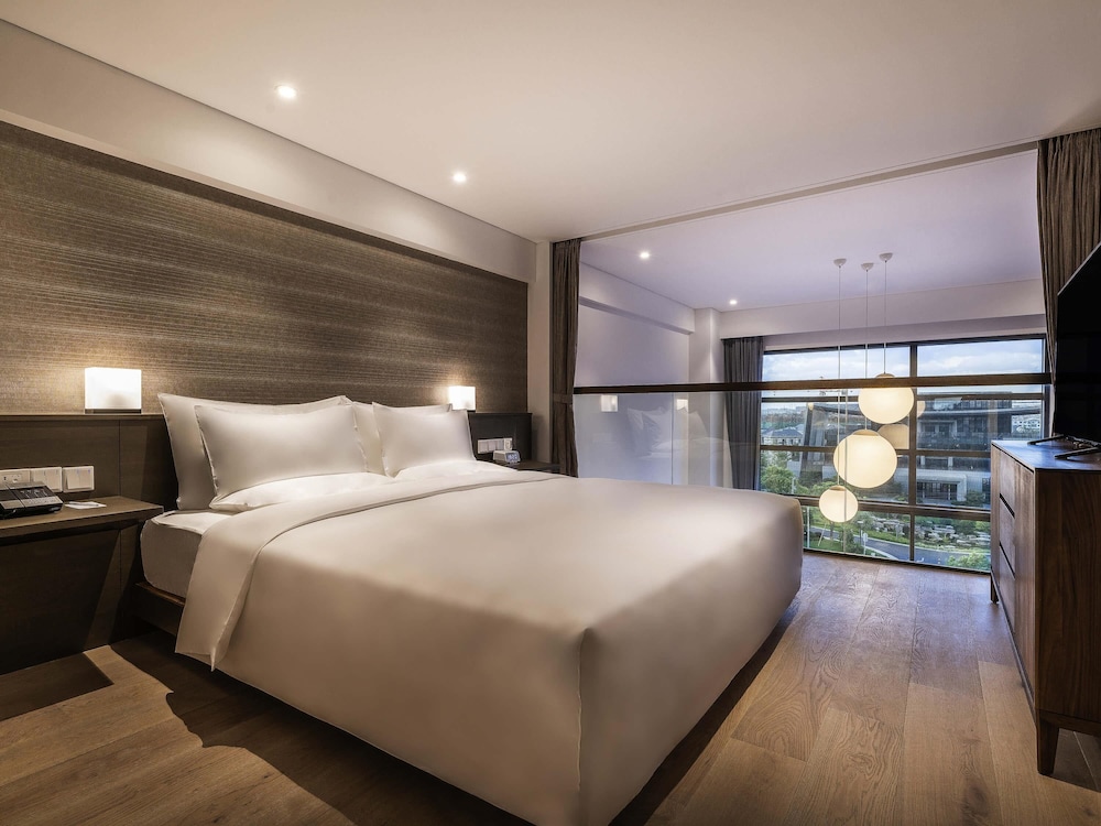 DUPLEX, SUPERIOR, SUITE, KING BED