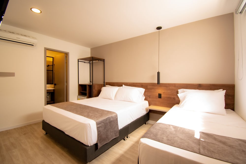 ROOM, TRIPLE