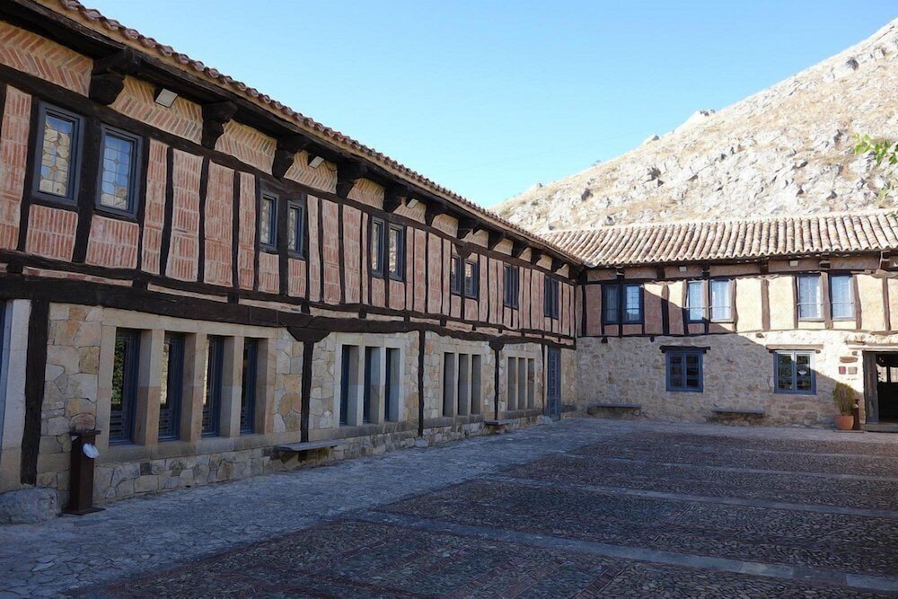 POSADA SANTA MARIA LA REAL 69/75