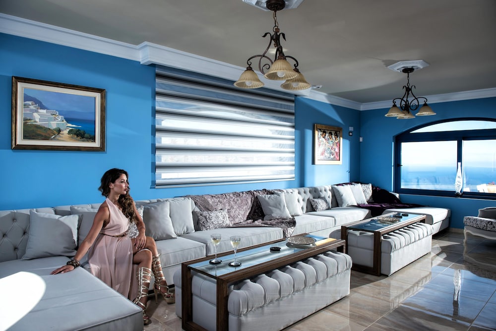Wine Dark Sea Villa Santorini 12/23