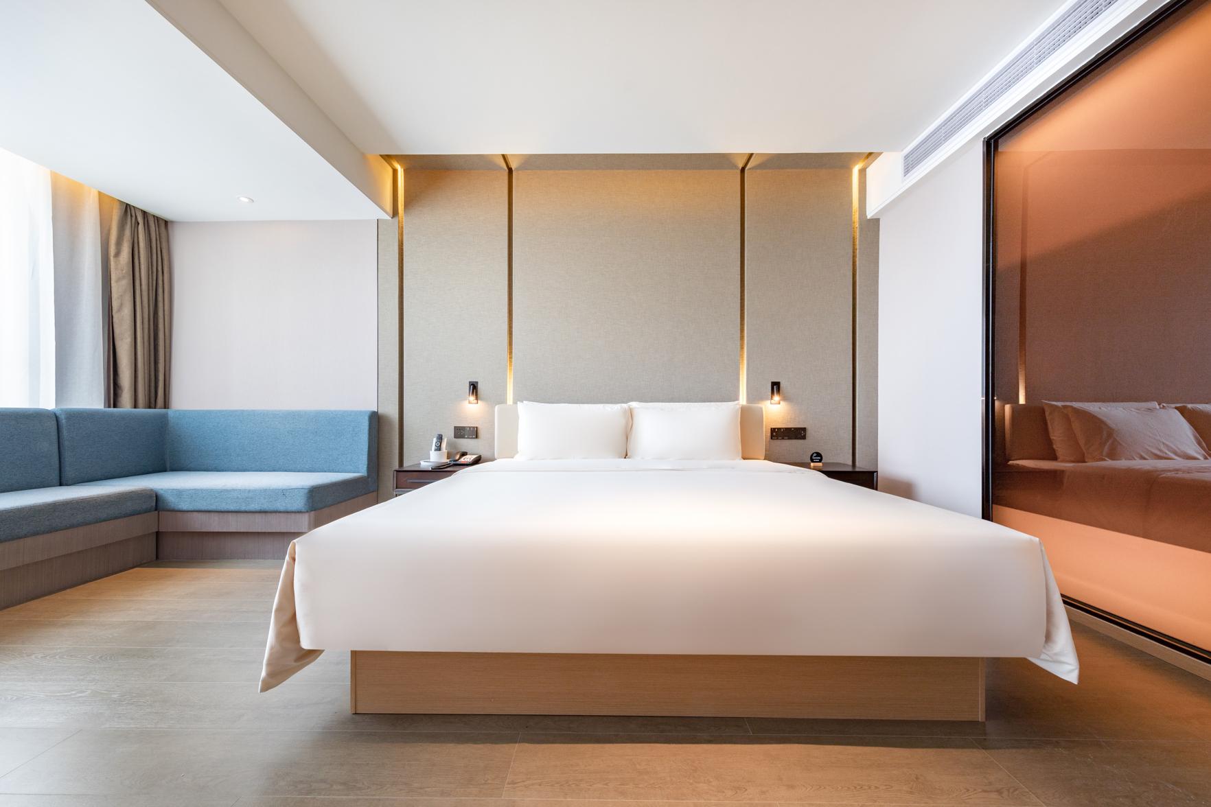 Guest Room, Executive, King and Queen Bed