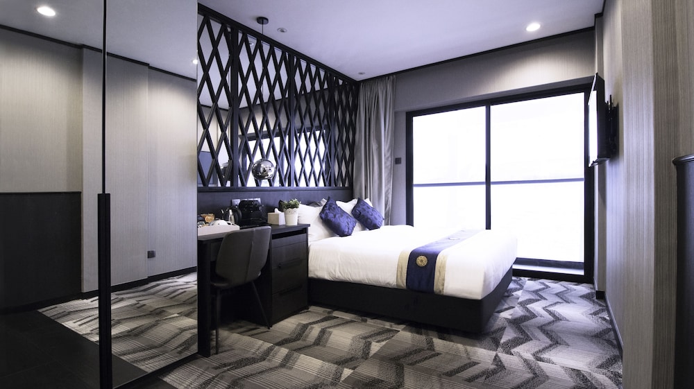 غرفة بريميير ديلوكس بسرير مزدوج بشرفة، Hotel Nuve Urbane 3/6