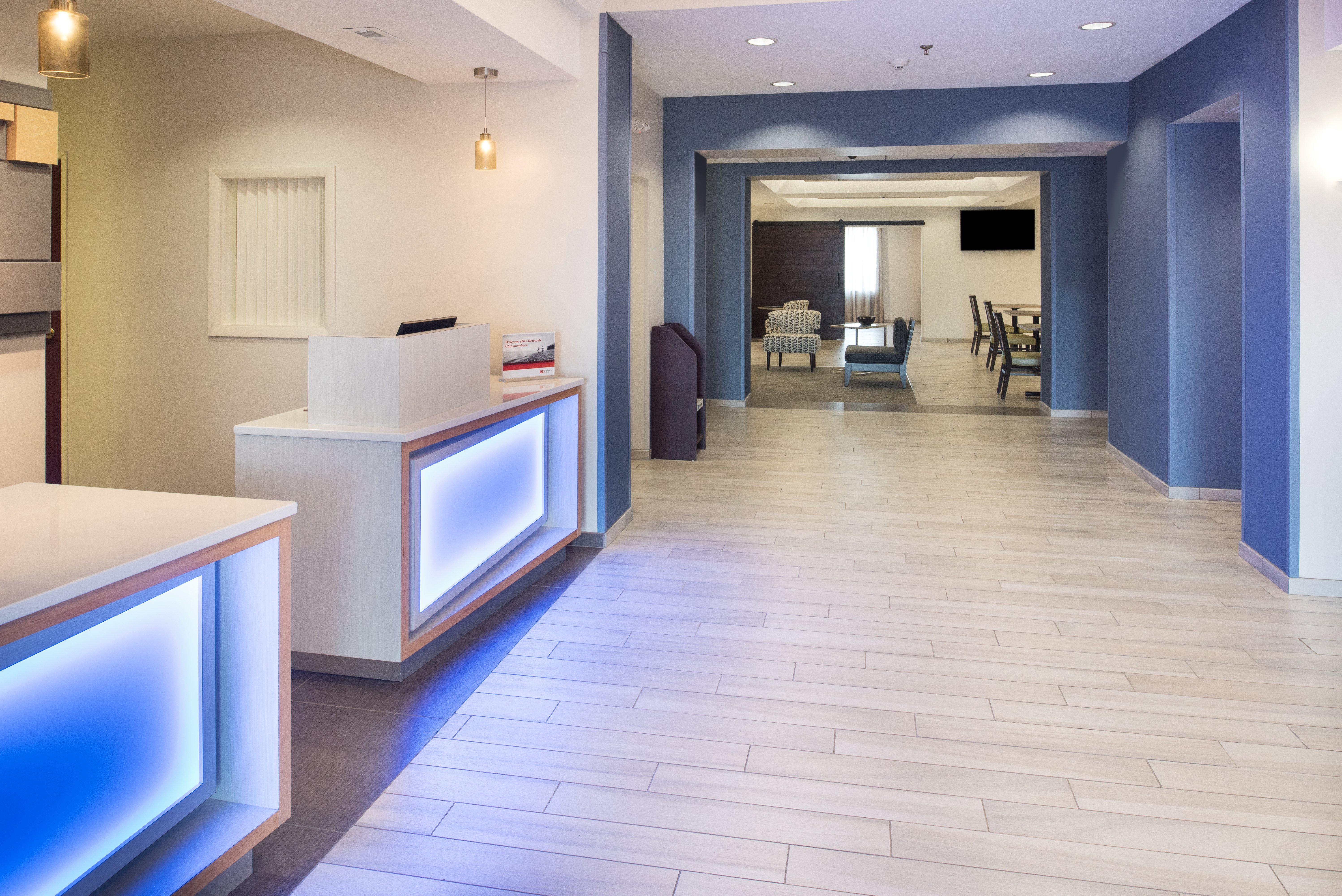 Holiday Inn Express Hotel Suites Burlington 23/39