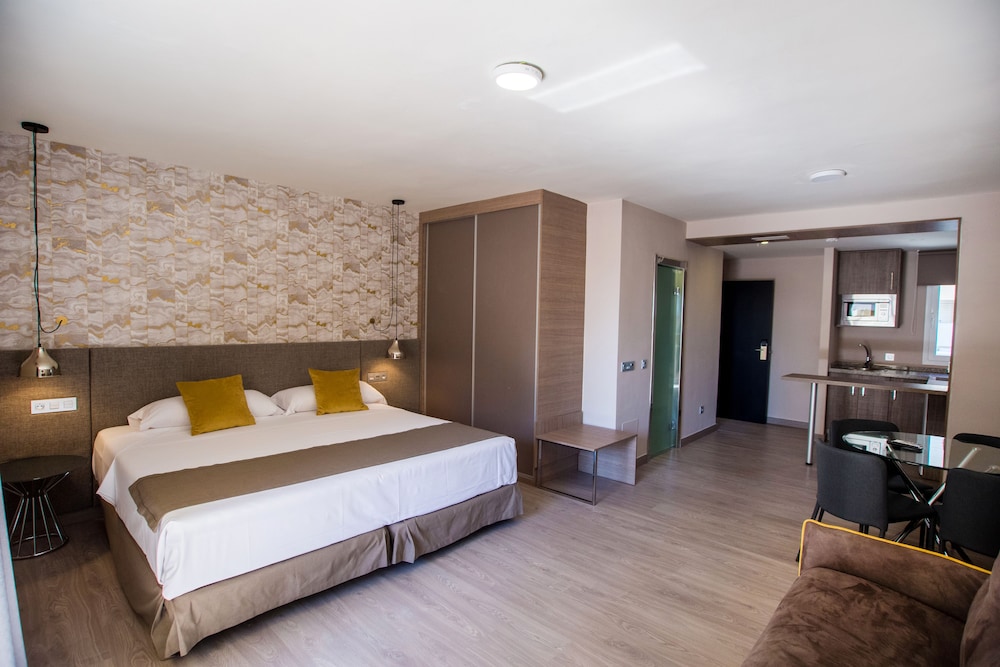 Ona Marbella Inn 11/40